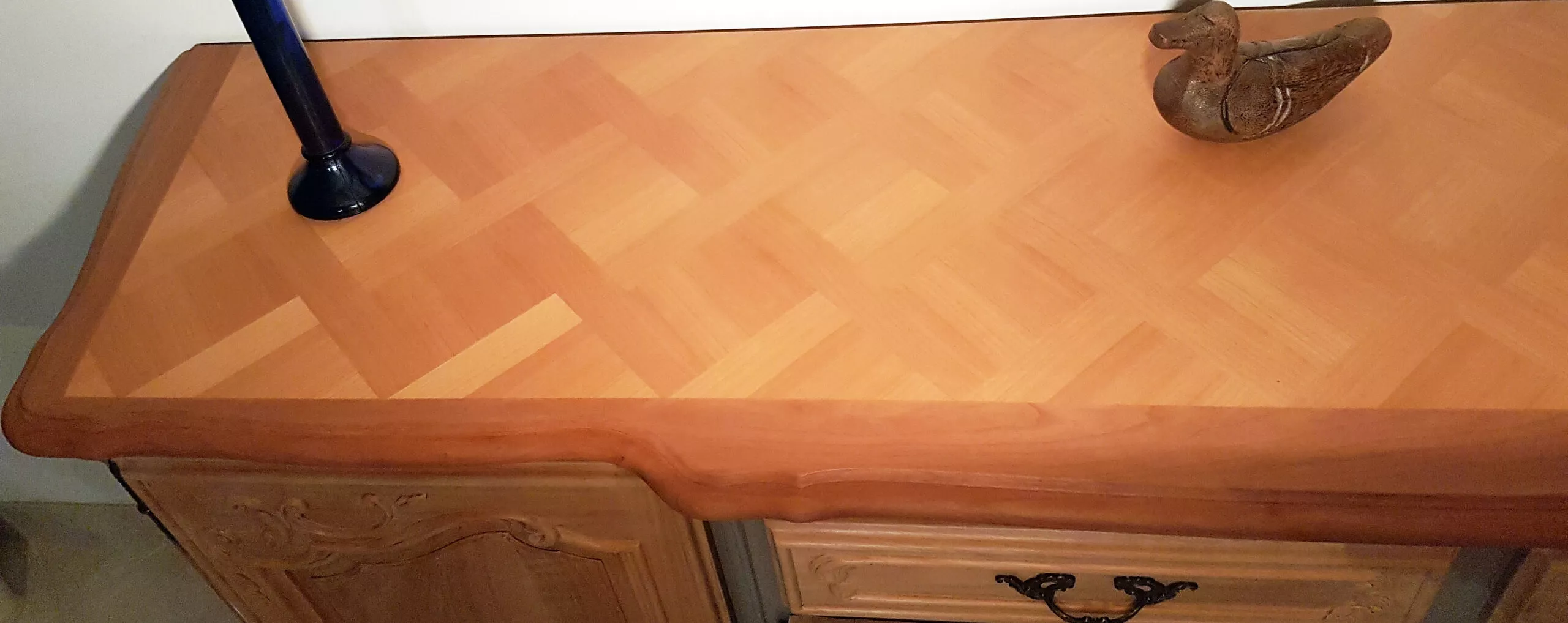 Détail plateau marqueté merisier relooké APRES