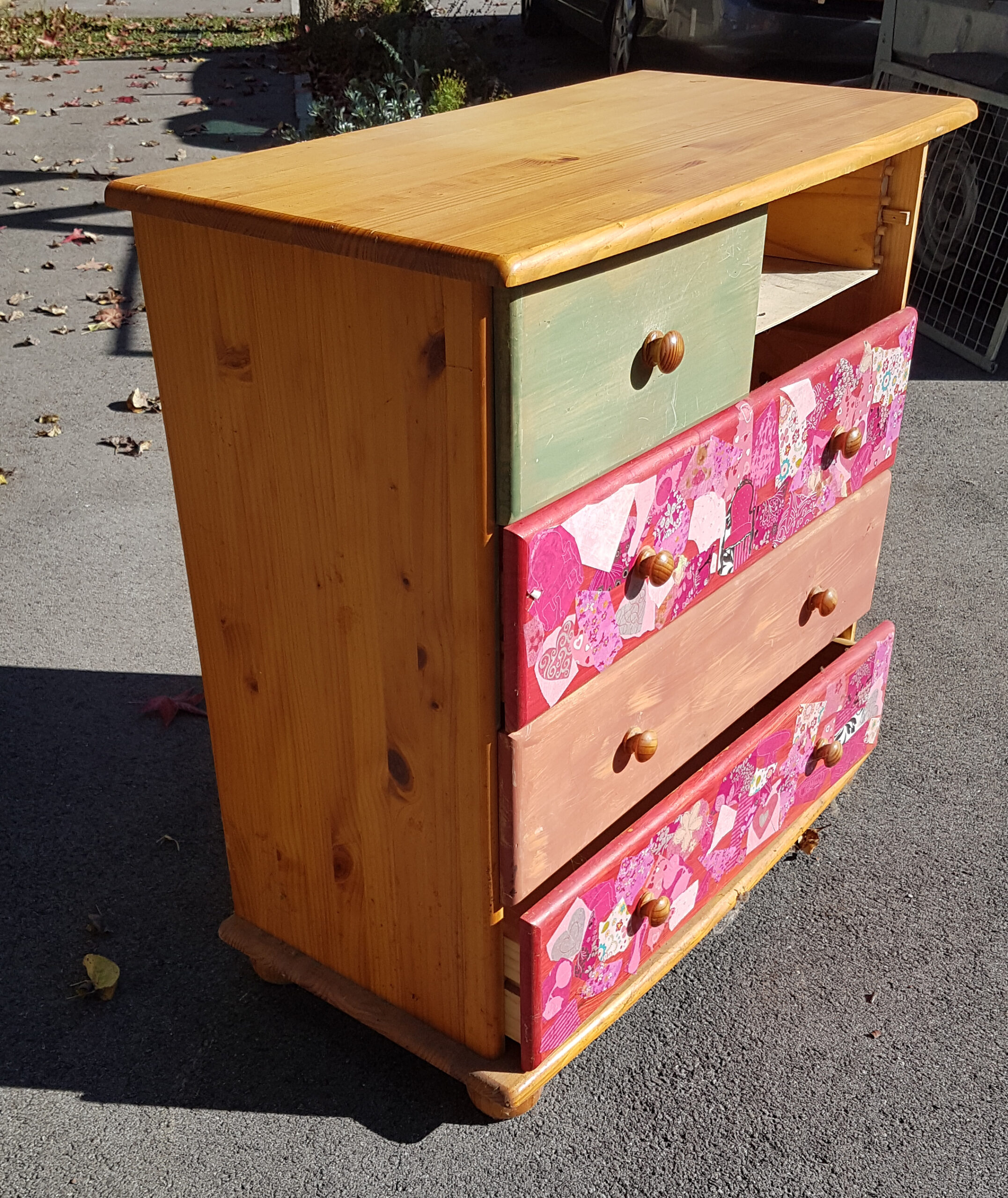 Commode pin cassée avant relooking