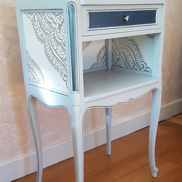 Bout de canapé style louis XV relooké ton gris et argent