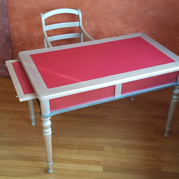 Vue d'ensemble du bureau Grange et de son fauteuil relookés