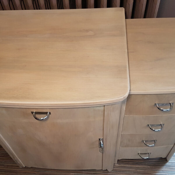 Ancien meuble de machine à coudre Singer relooké