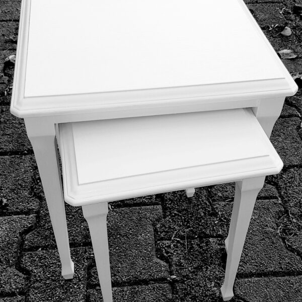 Tables gigognes relookées