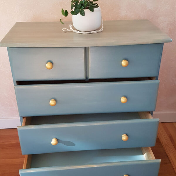 Commode teinte bleue et dorures