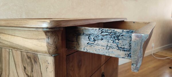 Commode noyer et ronce de noyer, détail tiroir