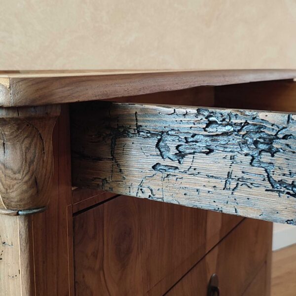 Commode noyer et ronce de noyer, détail tiroir