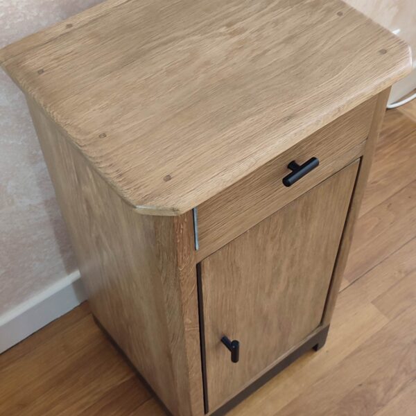 Petit confiturier en chêne, vue en plongée