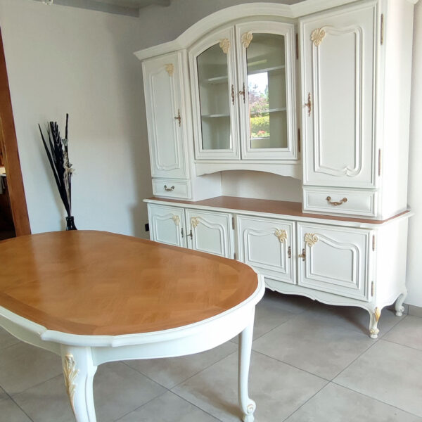 Salle à manger merisier relookée blanc et or