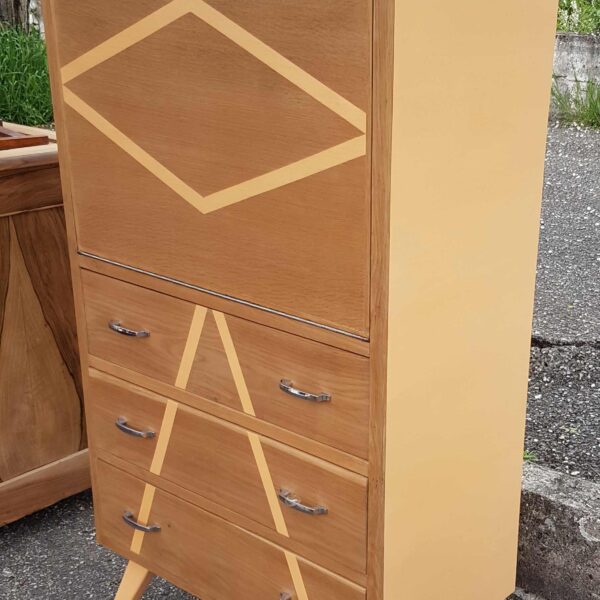 Secrétaire des années 50 en chêne plaqué et pieds compas. Peinture et lasure dans les tons pêche