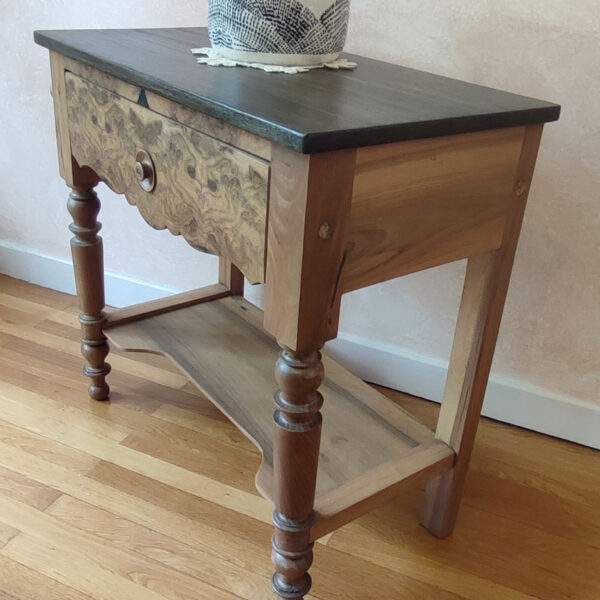 Table de Toilette en noyer et ronce de noyer finition huilée