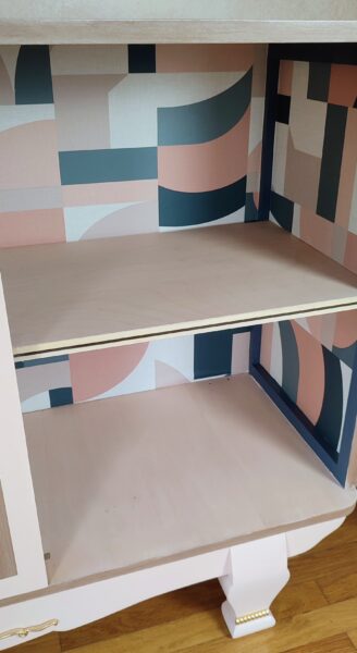 Détail Tapisserie intérieure enfilade Vintage ton bouton de rose