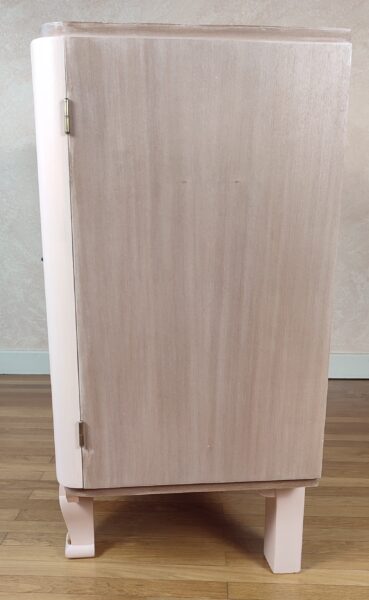 Enfilade Vintage ton bouton de rose vue de côté