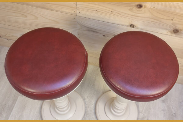 Assises des tabourets en chêne