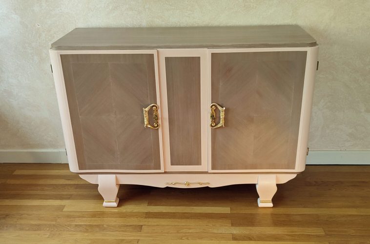 Enfilade style 60s en merisier relookée tons roses