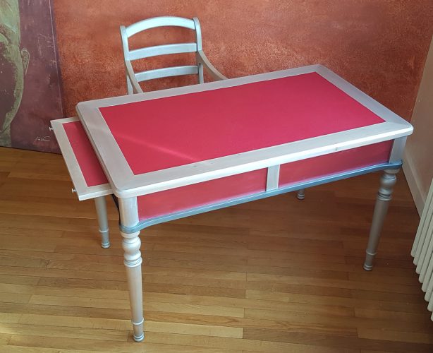 Vue d'ensemble du bureau Grange et de son fauteuil relookés