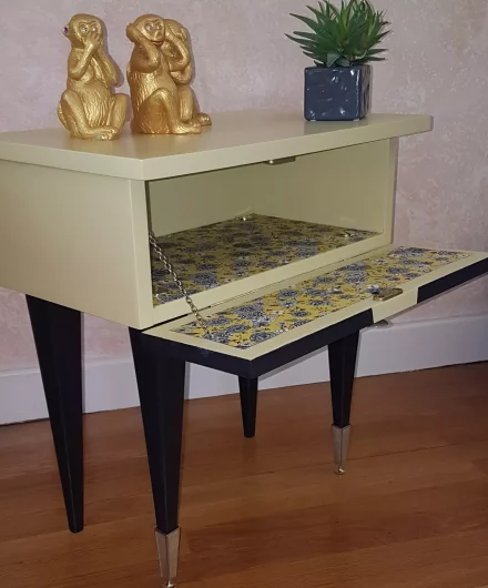 Photo casier ouvert chevet relooké Bourdon