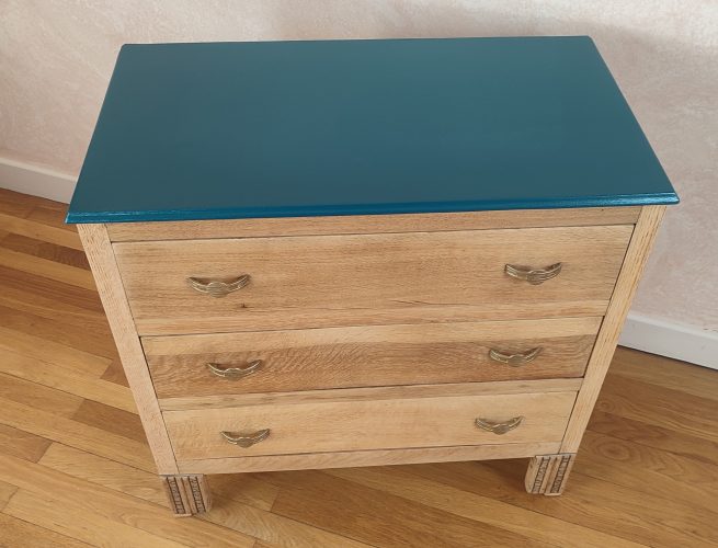 Commode 3 tiroirs en chêne avec plateau plume de paon
