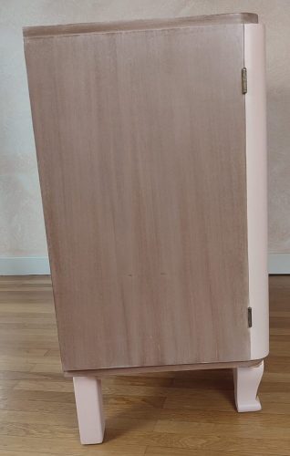 Enfilade Vintage ton bouton de rose vue de côté