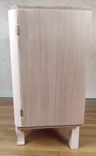 Enfilade Vintage ton bouton de rose vue de côté