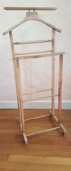 Valet de Nuit design Italien année 50 en hêtre relooké au naturel
